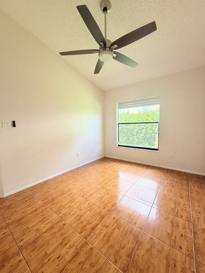 5502 Deepdale Dr #NA - Photo 5 of 17