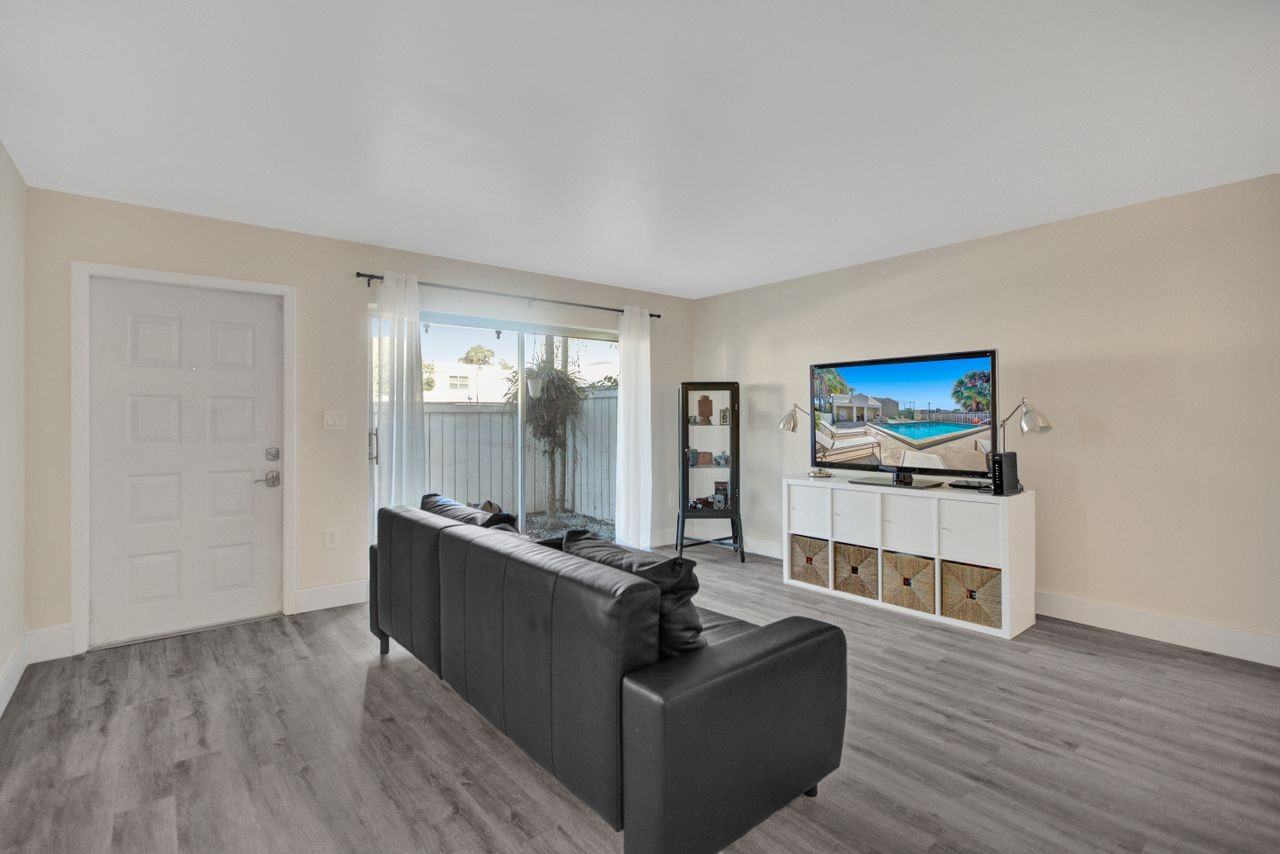 6870 Sw 45th Ln #3 - Photo 4 of 14