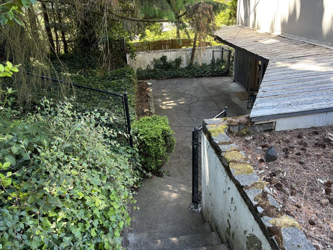 2510 Washington St #C - Photo 3 of 18