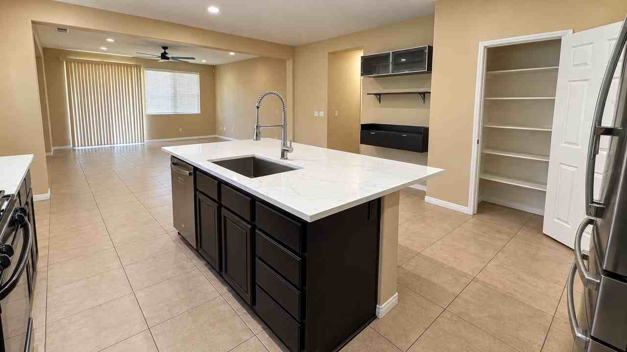 2421 Driftwood Dr #NA - Photo 4 of 16