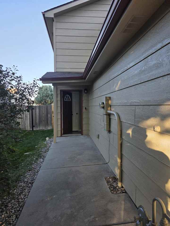915 Pennsylvania Ave #915 - Photo 2 of 8