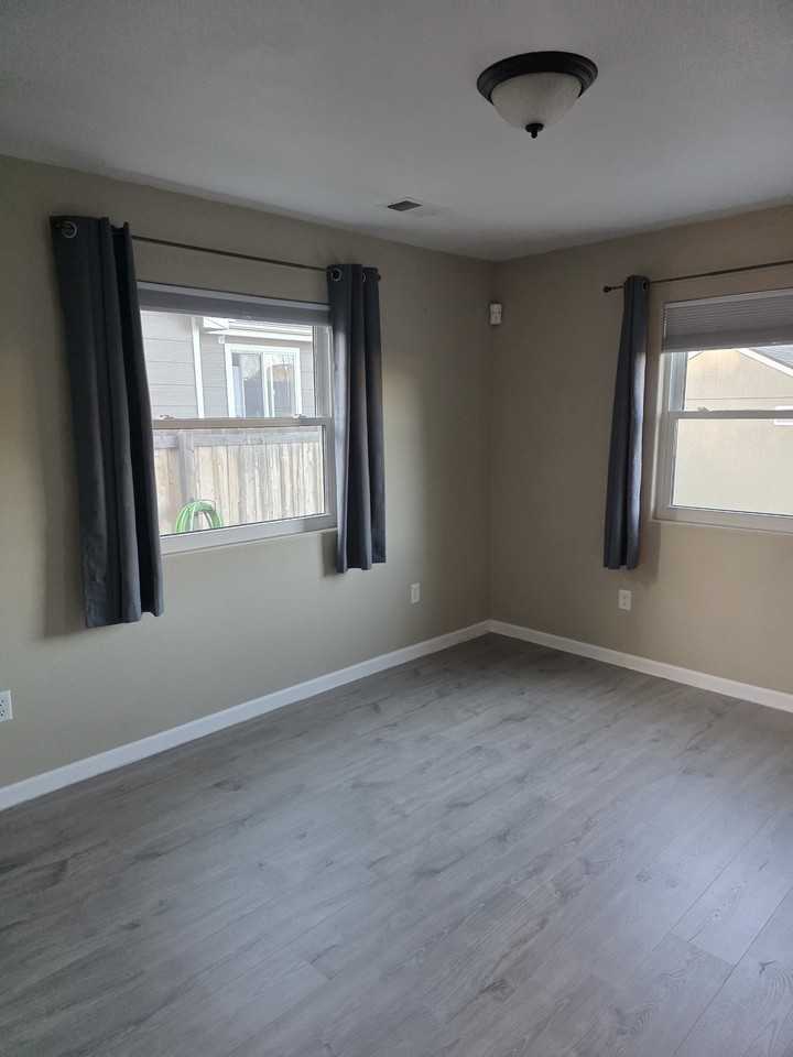 915 Pennsylvania Ave #915 - Photo 5 of 8