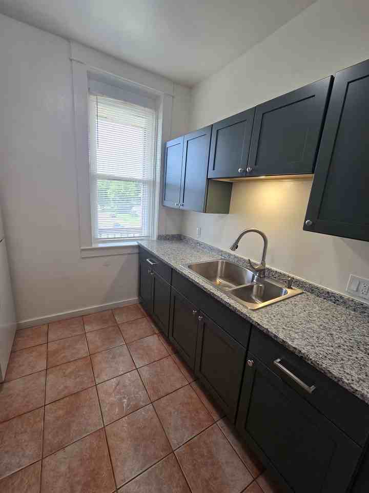 519 Highland Ave #302 - Photo 5 of 11