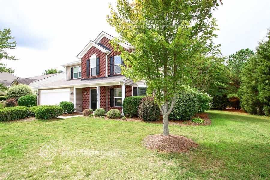 1002 Bridleside Dr - Photo 2 of 14