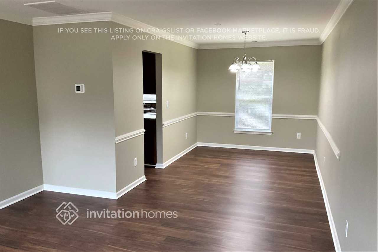 1002 Bridleside Dr - Photo 3 of 14