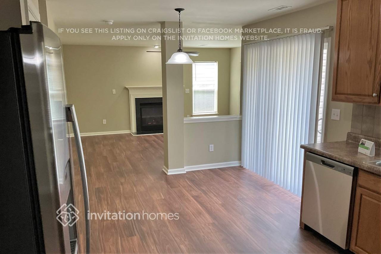 1002 Bridleside Dr - Photo 4 of 14