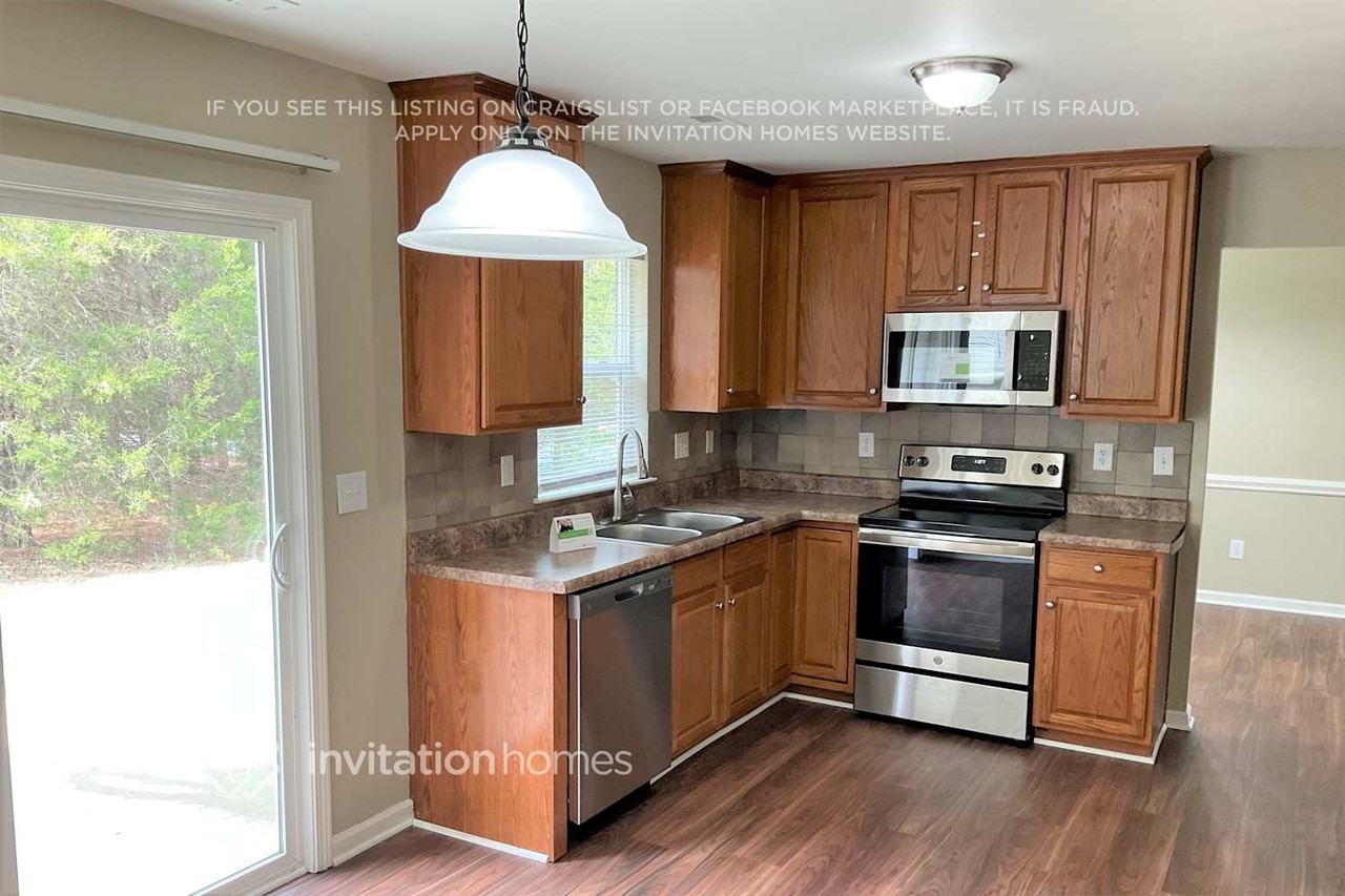1002 Bridleside Dr - Photo 5 of 14