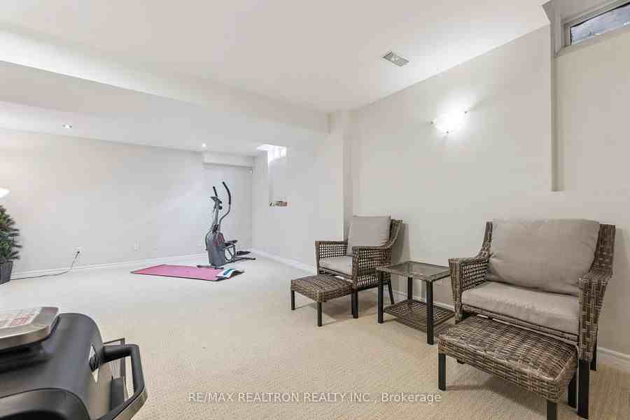 27 Haverhill Crescent - Photo 7 of 22