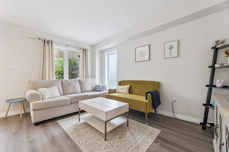 27 Haverhill Crescent - Photo 3 of 22