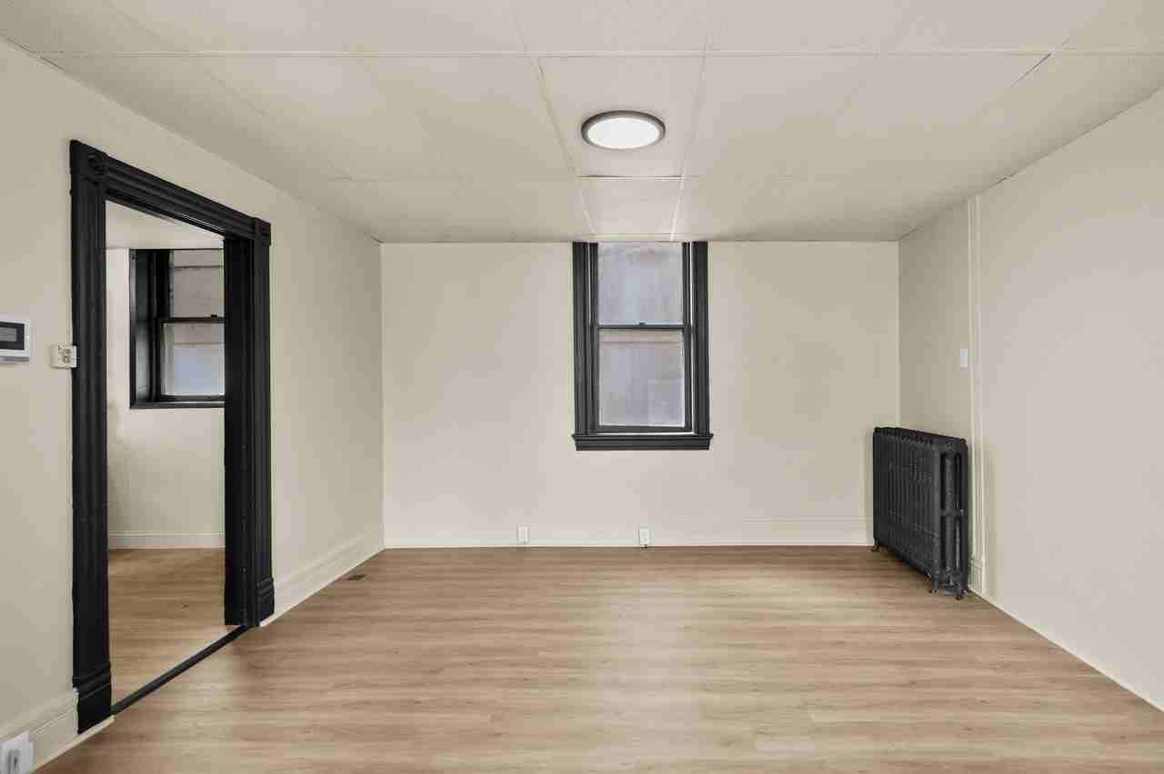 3630 Tholozan Avenue - Photo 4 of 22