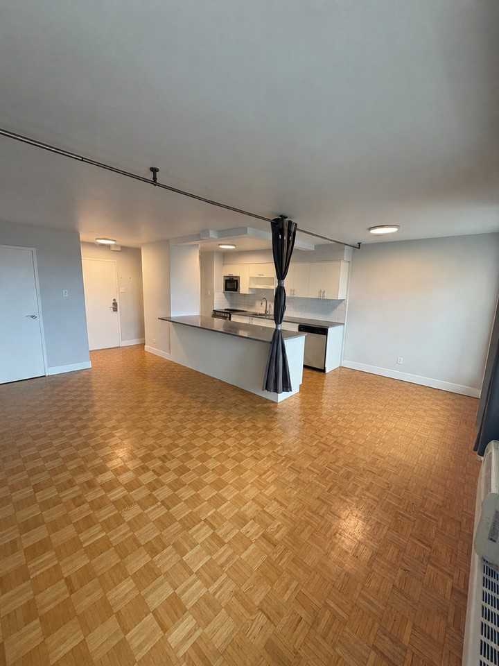 4530 Ch de la Côte-des-Neiges - Photo 2 of 4