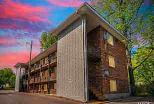 3320 Greenwood Blvd - Photo 1 of 1
