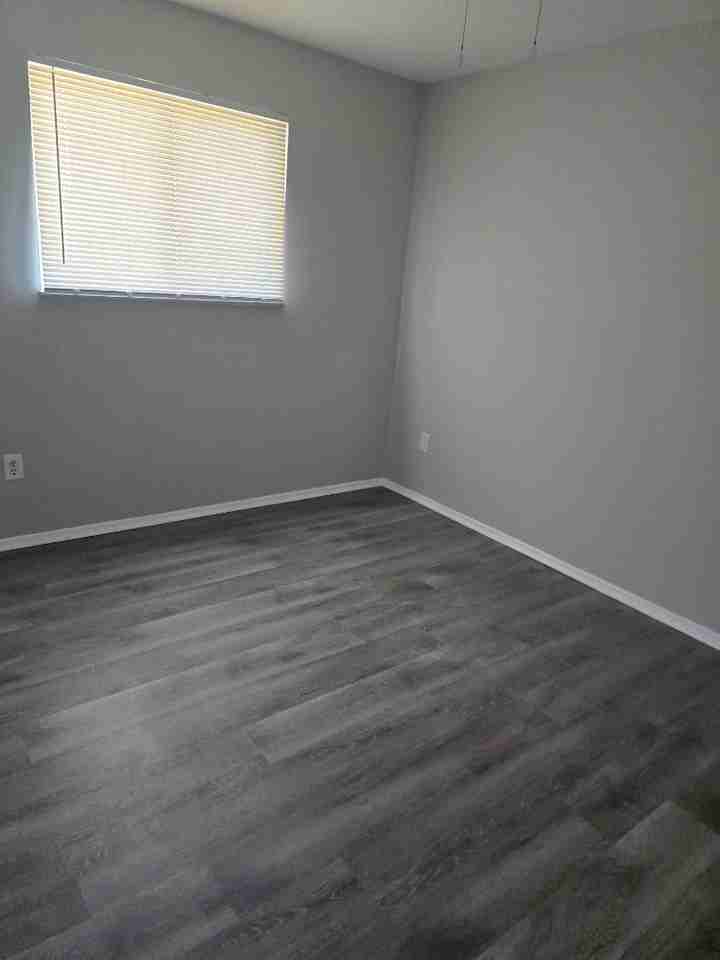 3320 Greenwood Blvd - Photo 6 of 10