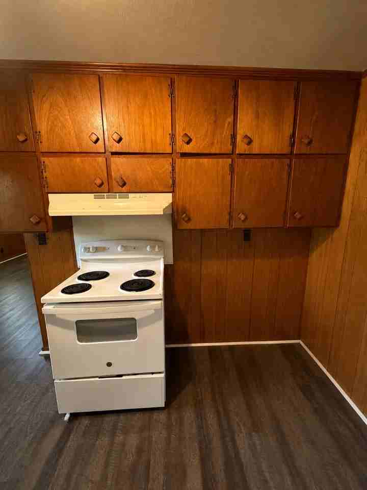 101 Oakwood St - Photo 2 of 11