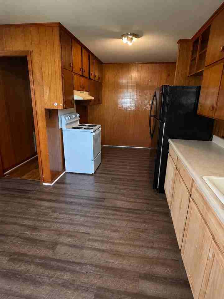 101 Oakwood St - Photo 3 of 11