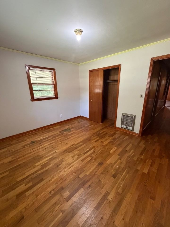 101 Oakwood St - Photo 6 of 11