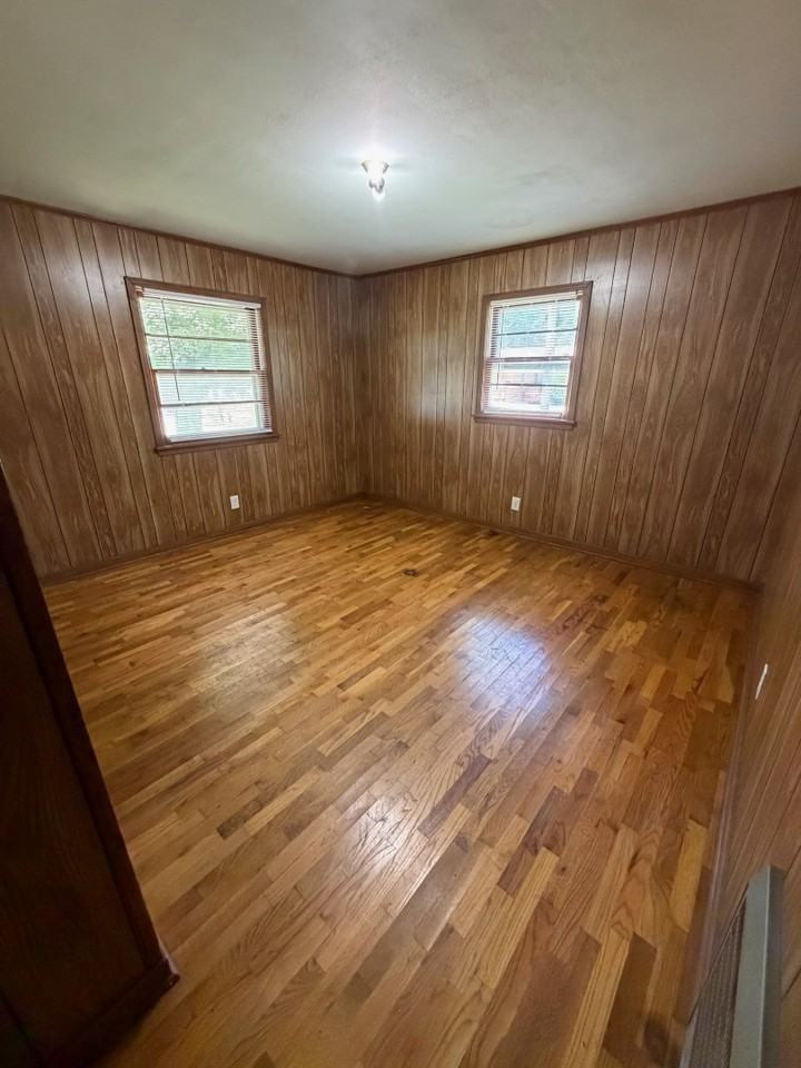 101 Oakwood St - Photo 7 of 11