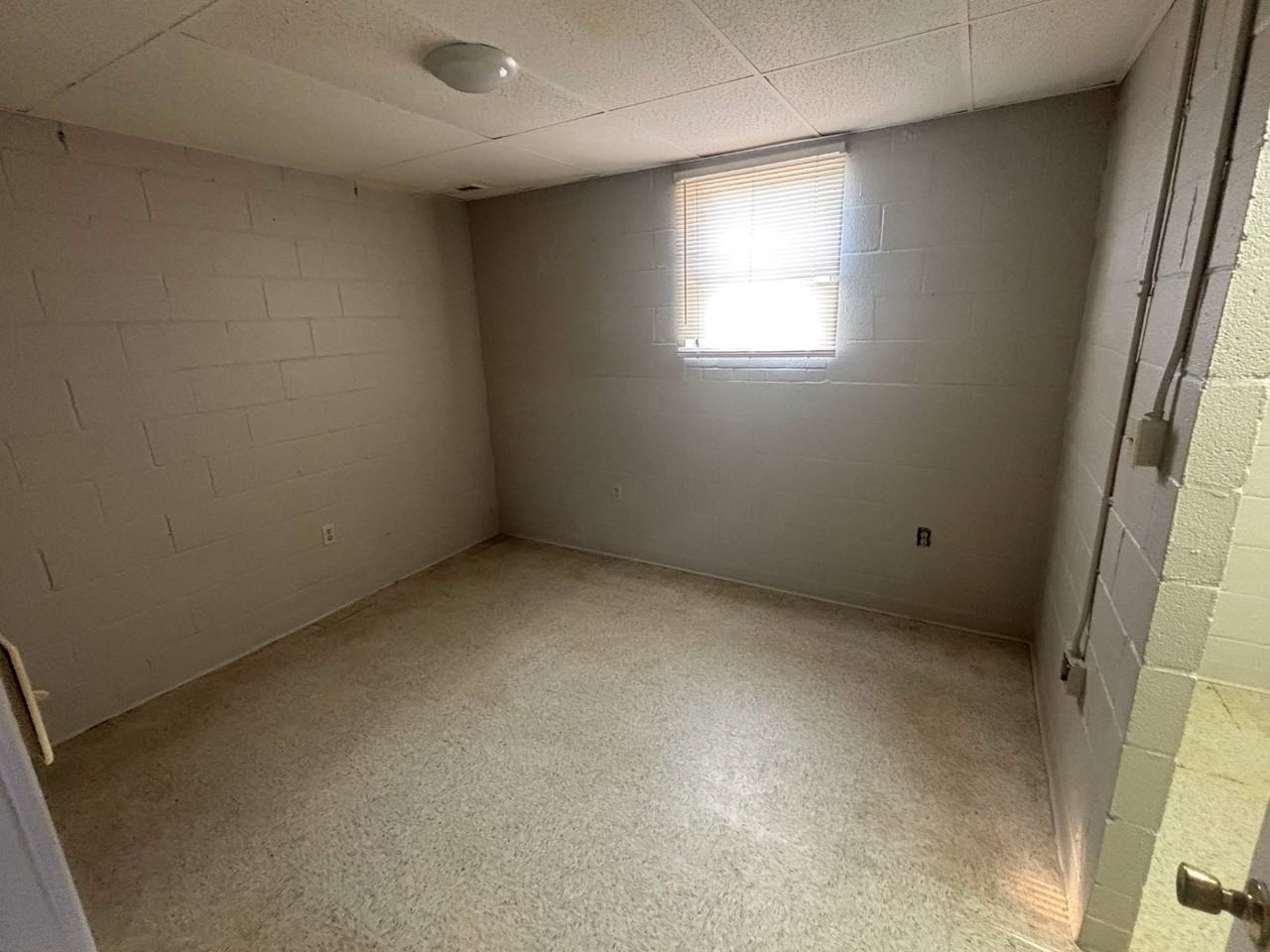 1050 Kestner St - Photo 6 of 12