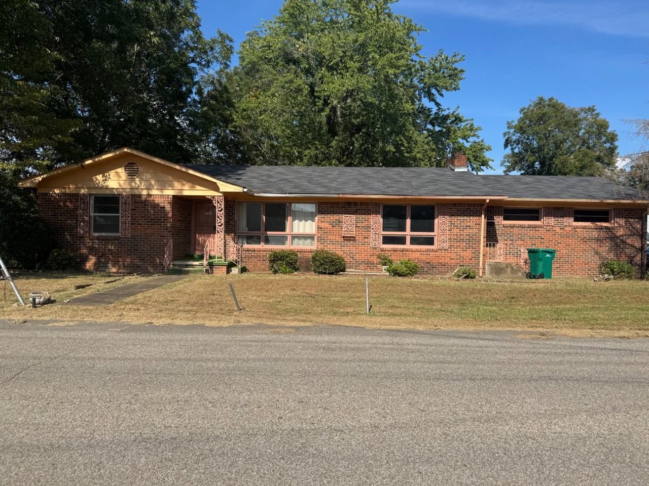 4030 W Jackson St - Photo 2 of 11