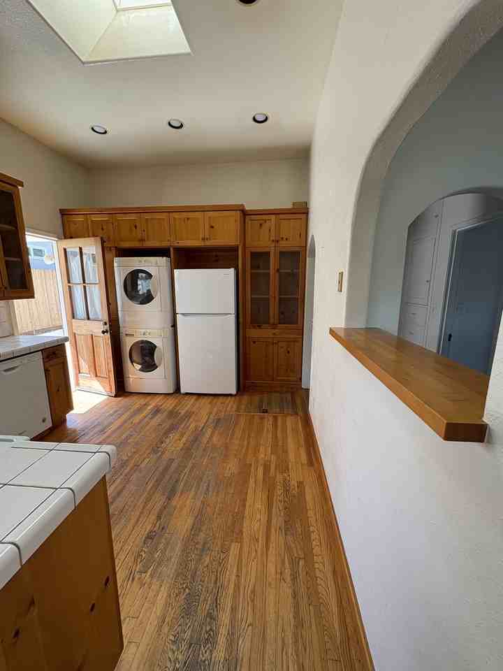 1313 Robbins St #1 - Photo 6 of 17