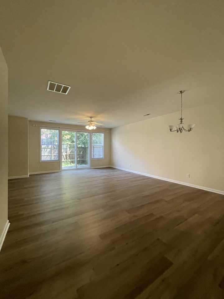 2446 N Berkshire Rd #2446 - Photo 4 of 24