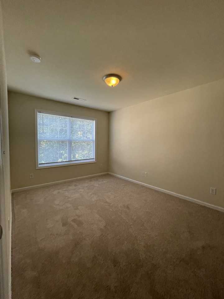 2446 N Berkshire Rd #2446 - Photo 7 of 24