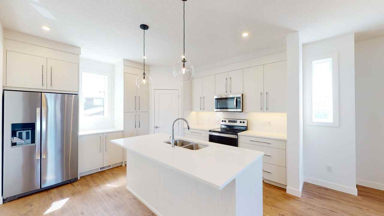 128 Chelsea Glen - Photo 3 of 13