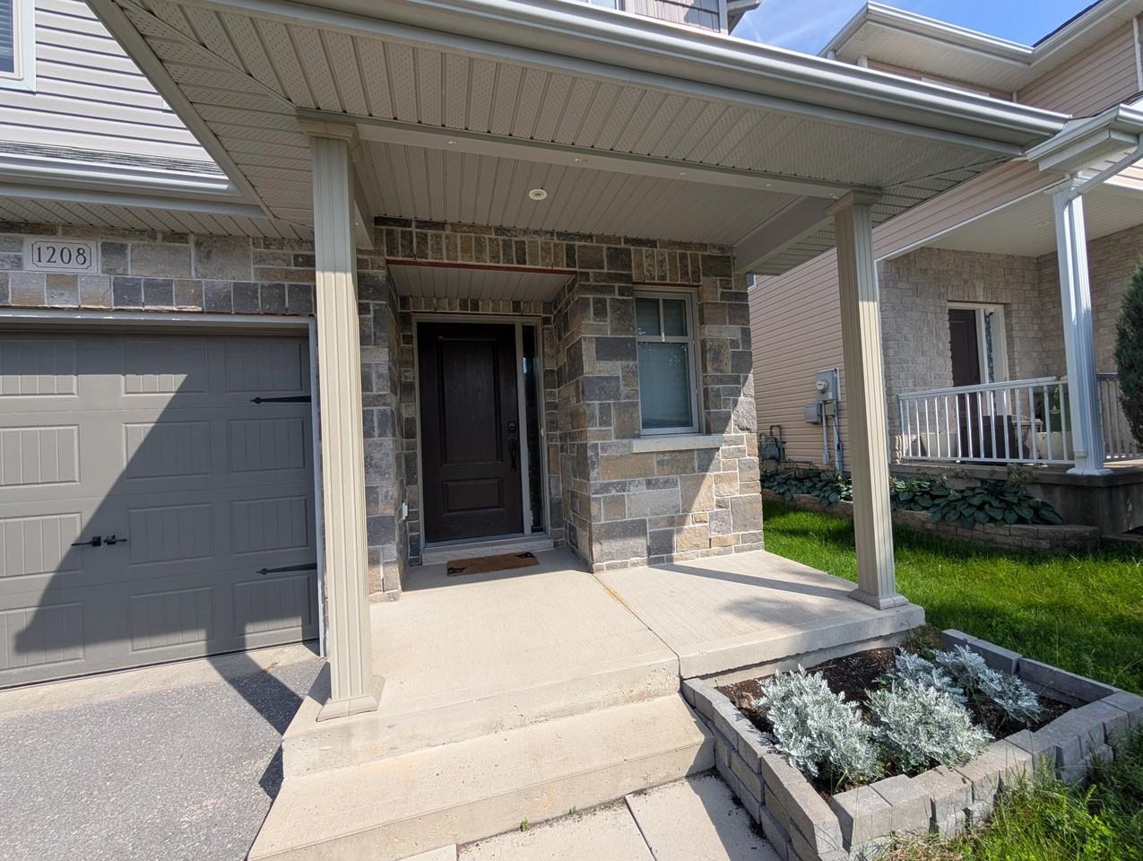1208 Carfa Cres - Photo 3 of 22