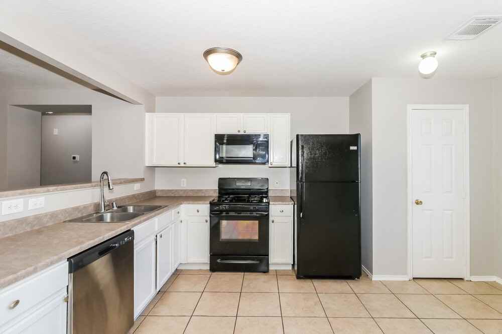 3306 Coldwater Canyon Ln - Photo 7 of 16