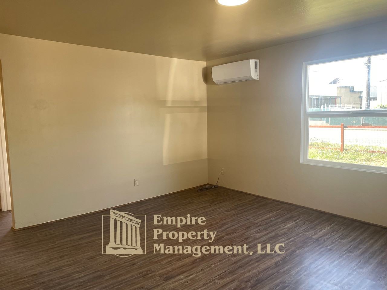 173 N Seneca Rd #1 - Photo 3 of 19