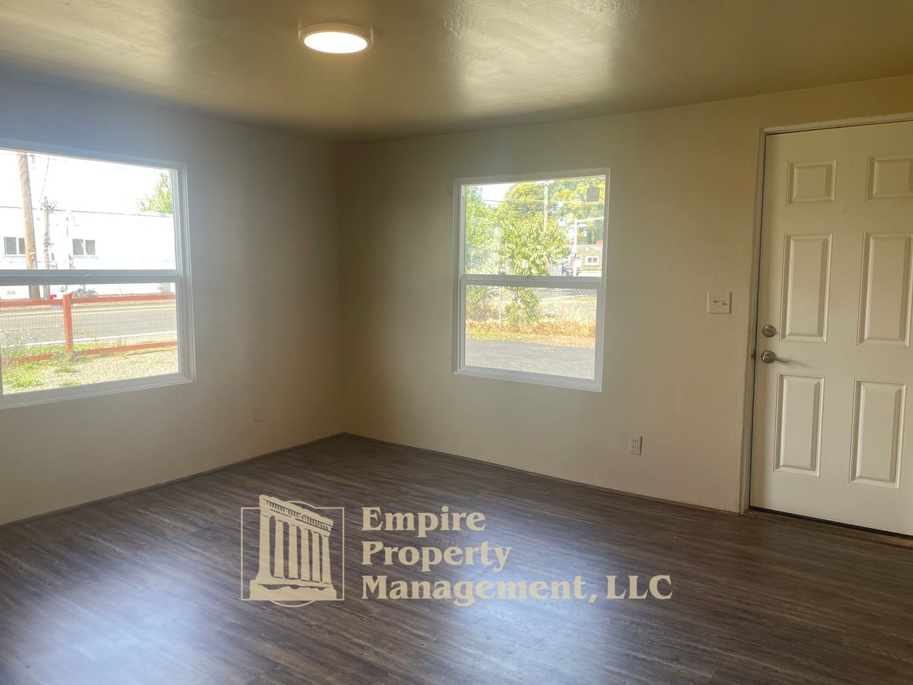 173 N Seneca Rd #1 - Photo 4 of 19