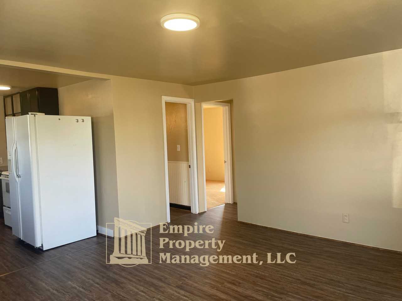 173 N Seneca Rd #1 - Photo 6 of 19