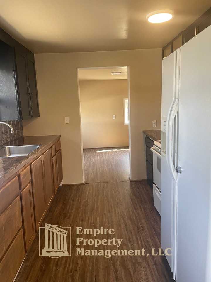 173 N Seneca Rd #1 - Photo 7 of 19