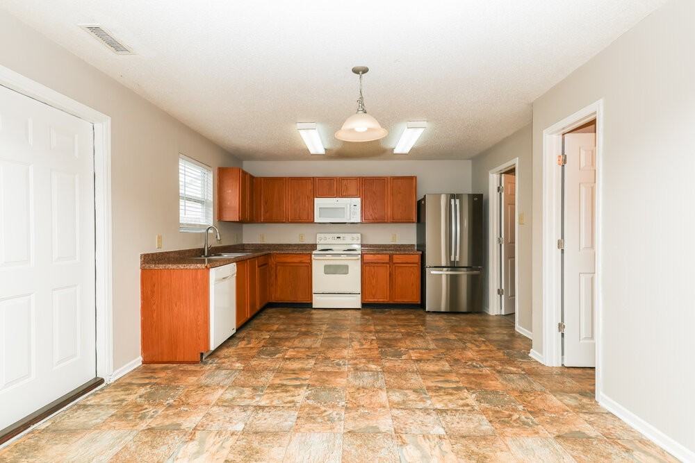 5660 Grassy Bank Dr - Photo 5 of 17