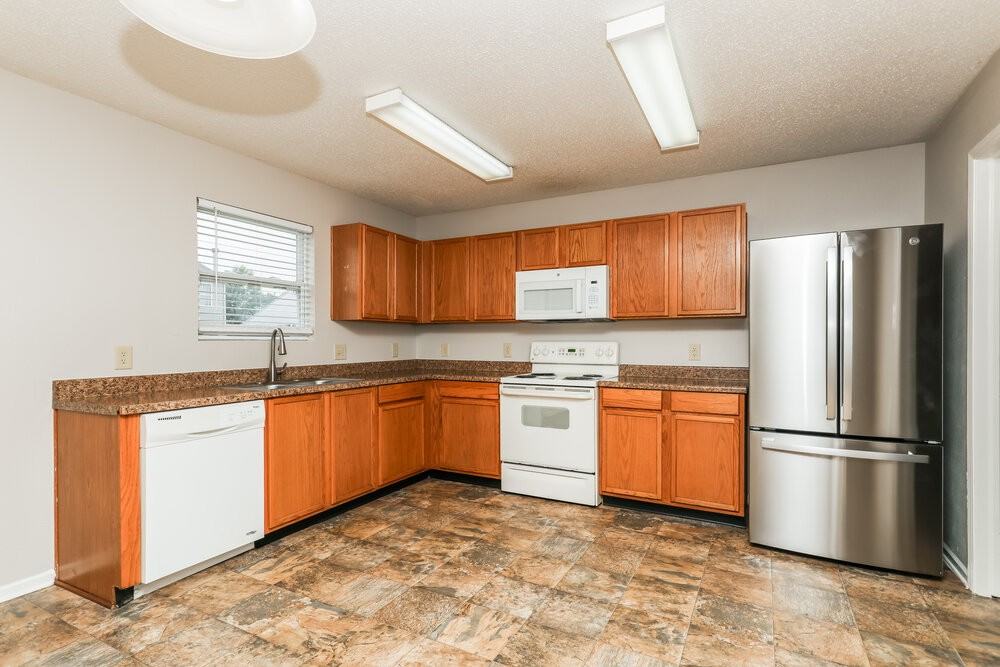 5660 Grassy Bank Dr - Photo 6 of 17