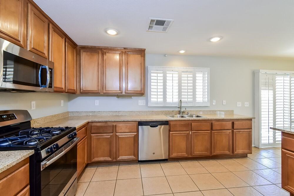 9116 Spirit Canyon Ave - Photo 7 of 17