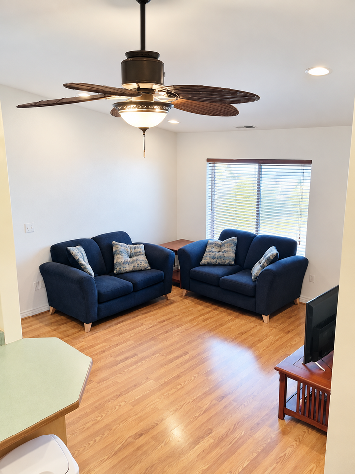 1533 N Riverside Ave - Photo 2 of 11