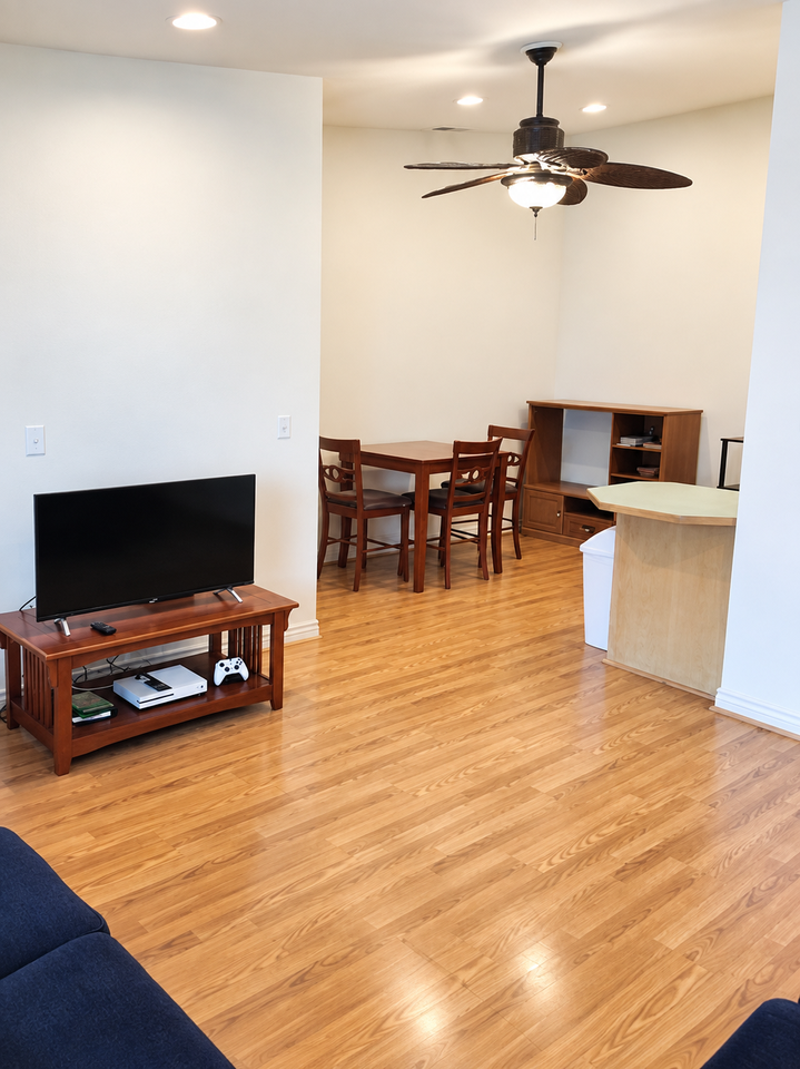 1533 N Riverside Ave - Photo 3 of 11