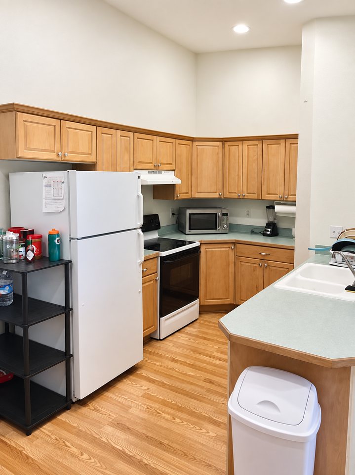 1533 N Riverside Ave - Photo 4 of 11