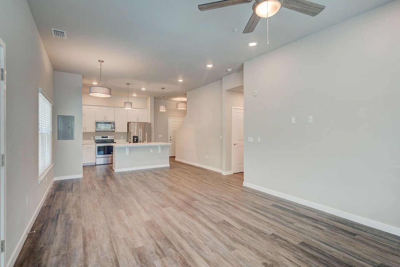 Metro 39 Apartments - Photo 4 of 50