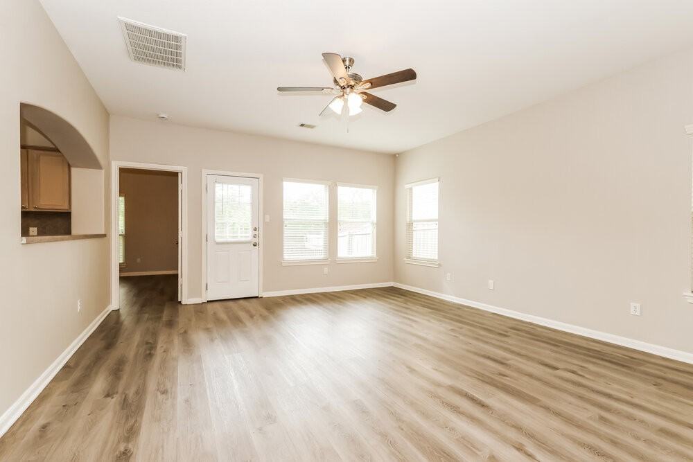 985 Oak Falls Dr - Photo 4 of 17
