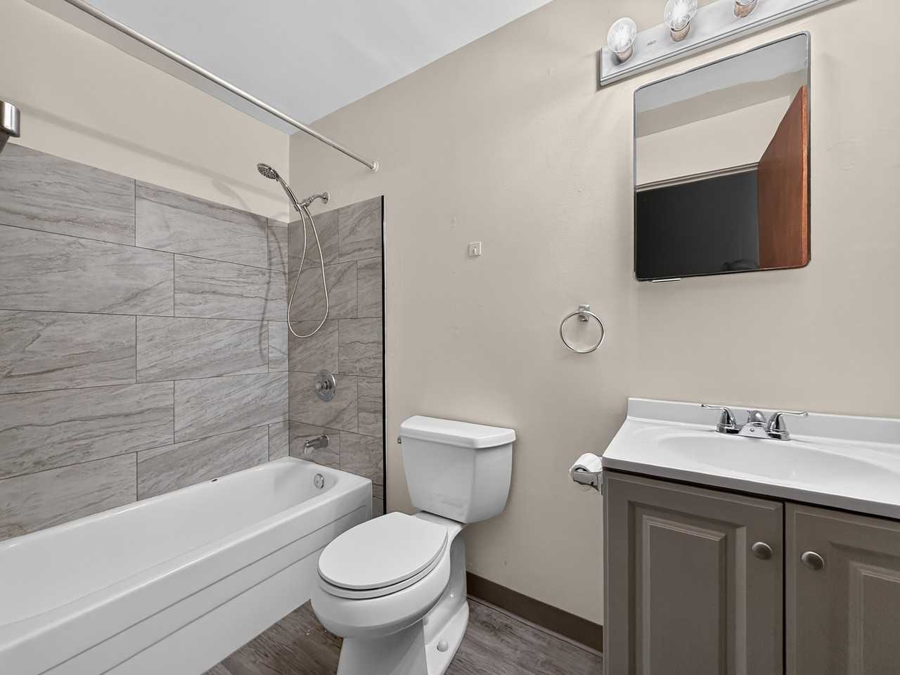 1319 15th Ave S #15 - Photo 7 of 19