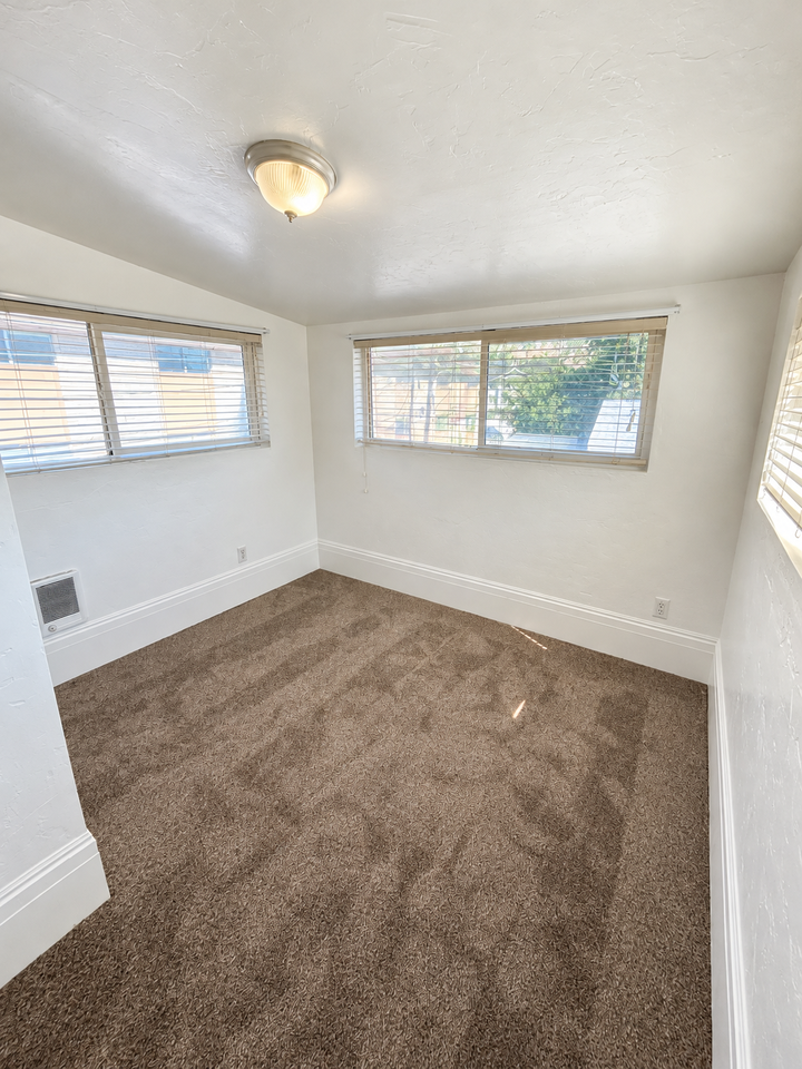 246 N 200 E #246 - Photo 4 of 13