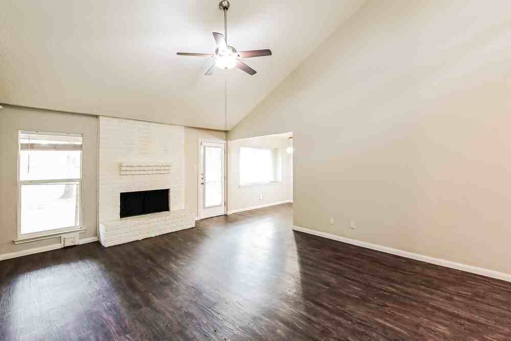 11918 Cottonwood Ln - Photo 5 of 17