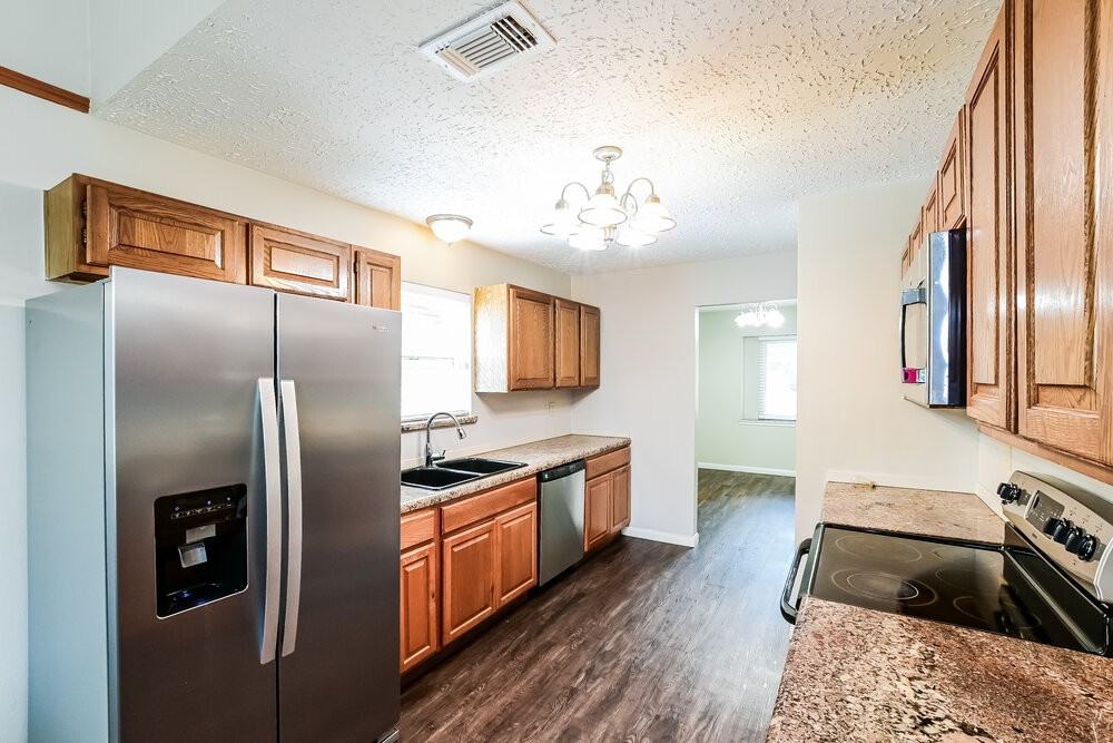 11918 Cottonwood Ln - Photo 7 of 17