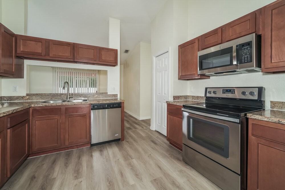 7172 Summit Dr - Photo 6 of 16