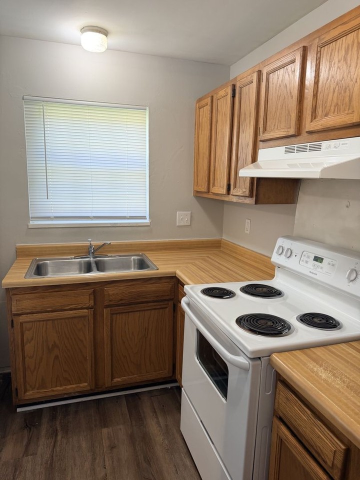 4503 Lakeside Dr - Photo 2 of 14