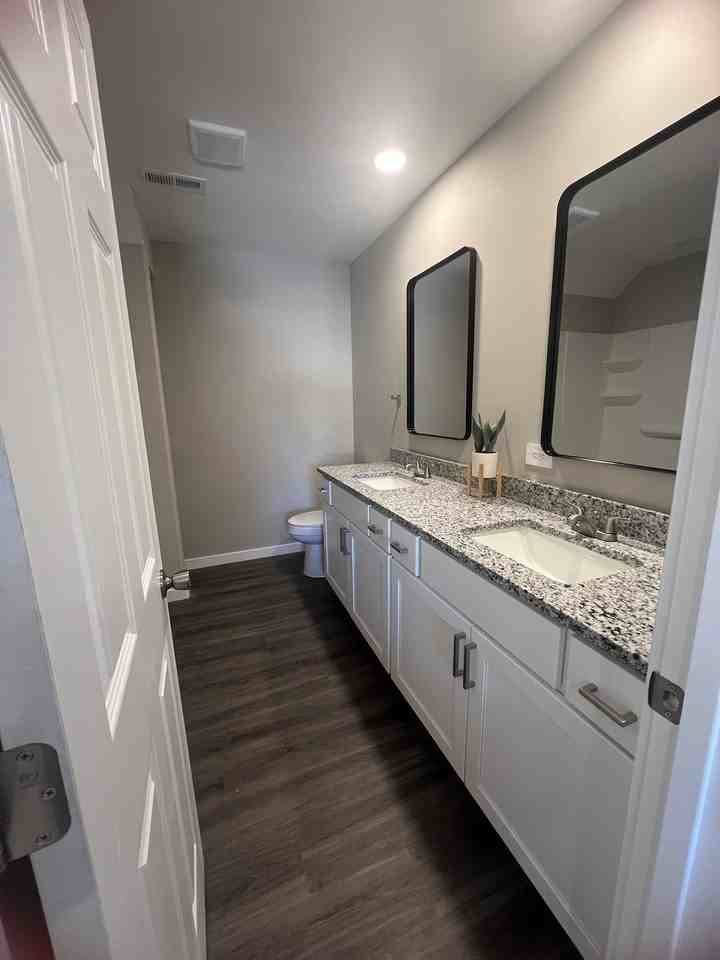442 E Wood St #1 - Photo 3 of 8