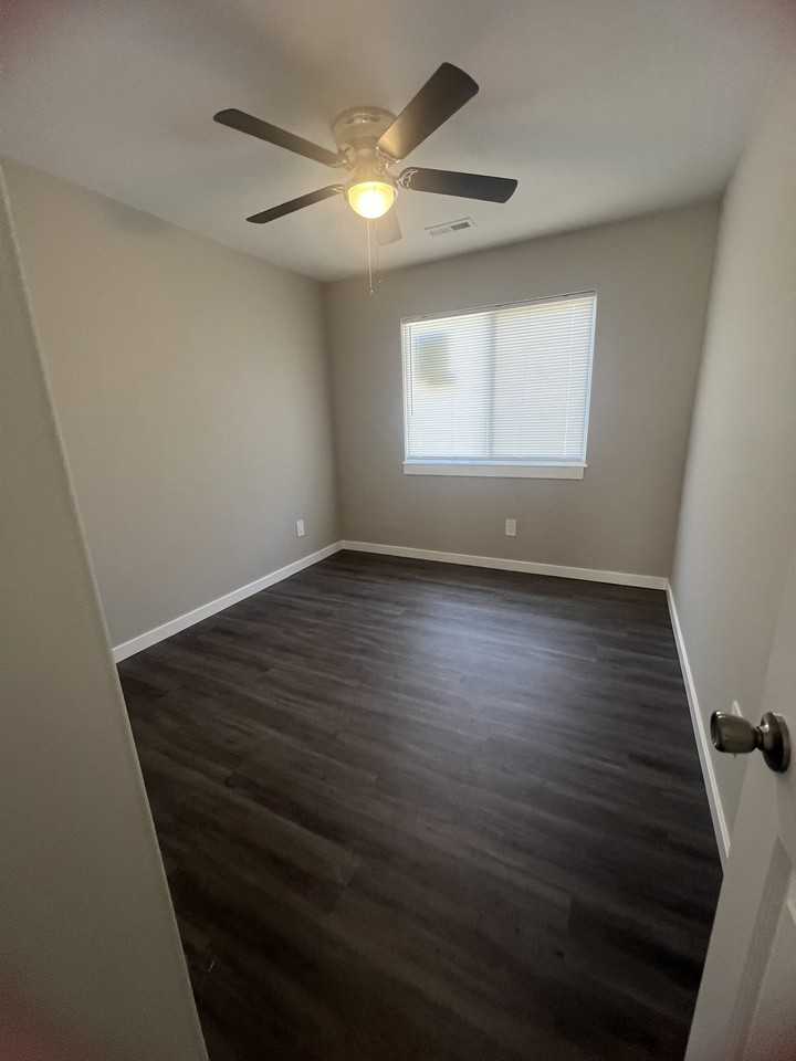 442 E Wood St #1 - Photo 5 of 8