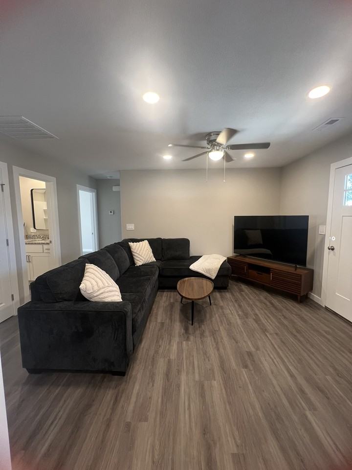 442 E Wood St #1 - Photo 7 of 8
